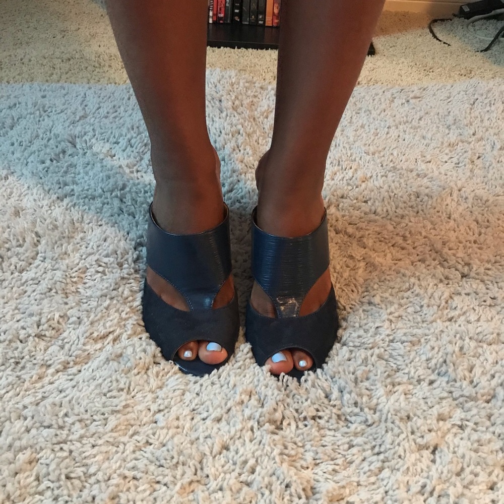 Navy blue heels